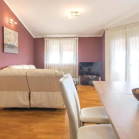Апартаменты Awesome In With Wifi *