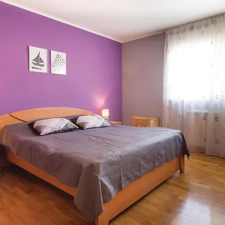4 Bedroom Nice Apartment In Pula Apartment