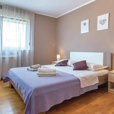 Apartmán 4 Bedroom Stunning In