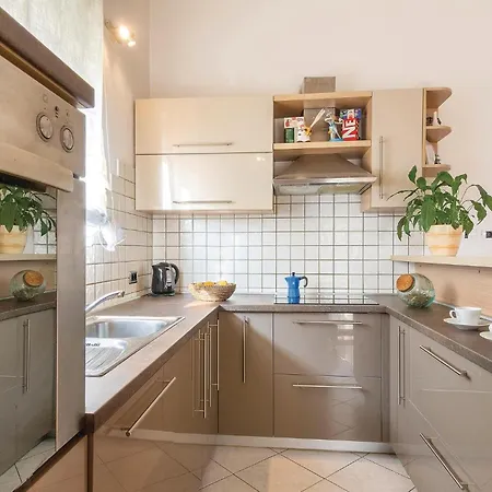 4 Bedroom Nice Apartment In Pula *
