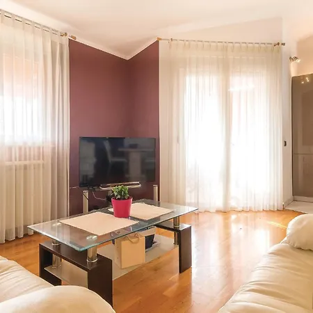 4 Bedroom Stunning In Apartmán Pula