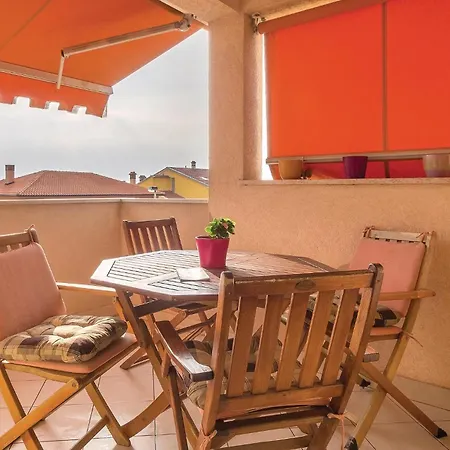 Appartamento Awesome In With Wifi Pola